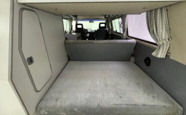 Volkswagen-Vanagon-1987-Pastel-White-Gray-39