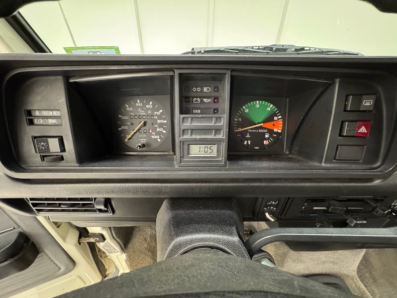 Volkswagen-Vanagon-1987-Pastel-White-Gray-8
