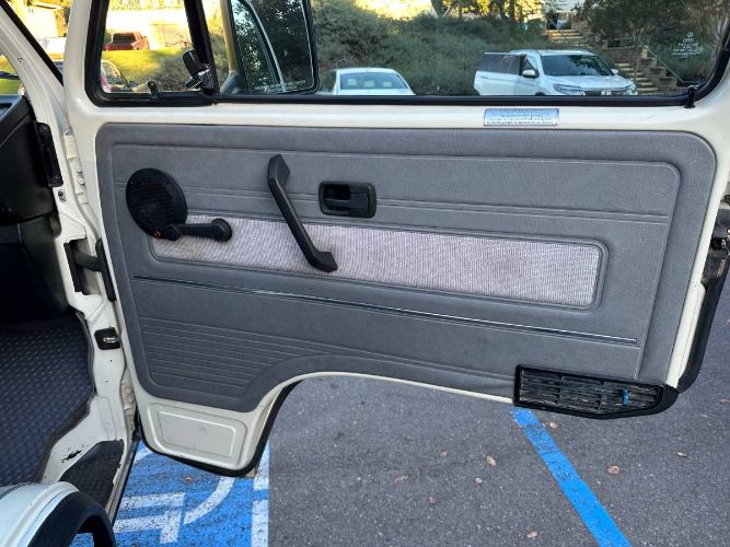 Volkswagen-Vanagon-1987-White-2