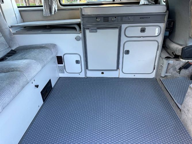 Volkswagen-Vanagon-1987-White-4
