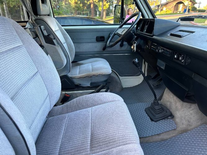 Volkswagen-Vanagon-1987-White