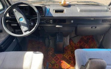 Volkswagen-Vanagon-1988-11