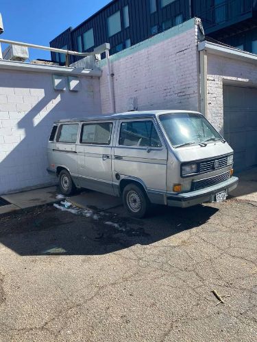 Volkswagen-Vanagon-1988-12