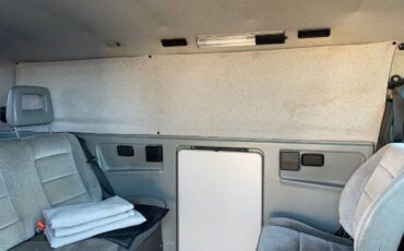 Volkswagen-Vanagon-1988-15