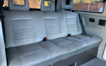 Volkswagen-Vanagon-1988-16