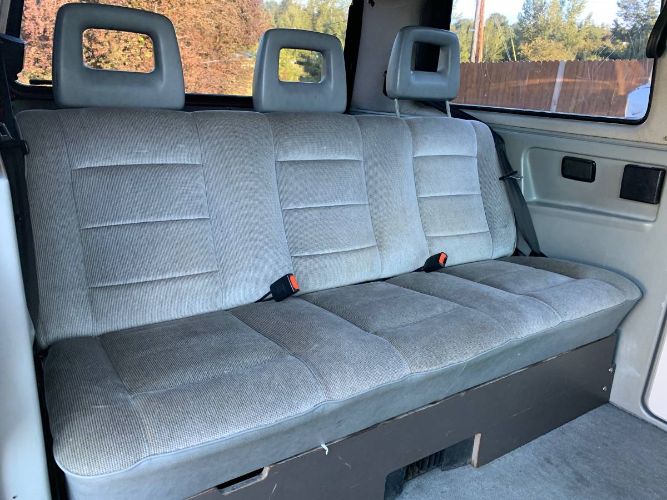 Volkswagen-Vanagon-1988-16