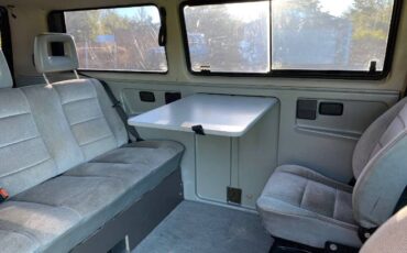 Volkswagen-Vanagon-1988-20