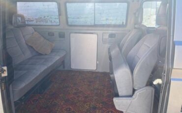 Volkswagen-Vanagon-1988-6