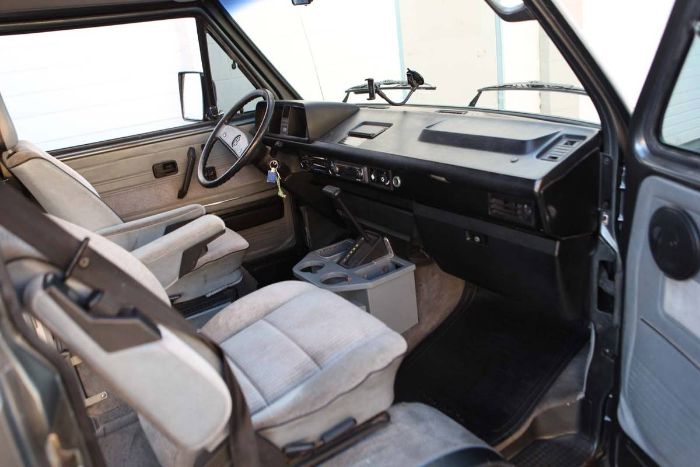 Volkswagen-Vanagon-1988-Gray-12