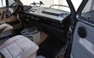 Volkswagen-Vanagon-1988-Gray-13