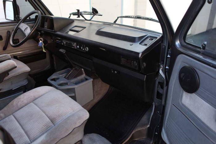 Volkswagen-Vanagon-1988-Gray-13