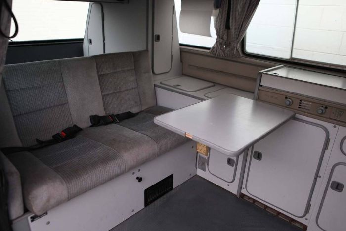 Volkswagen-Vanagon-1988-Gray-16