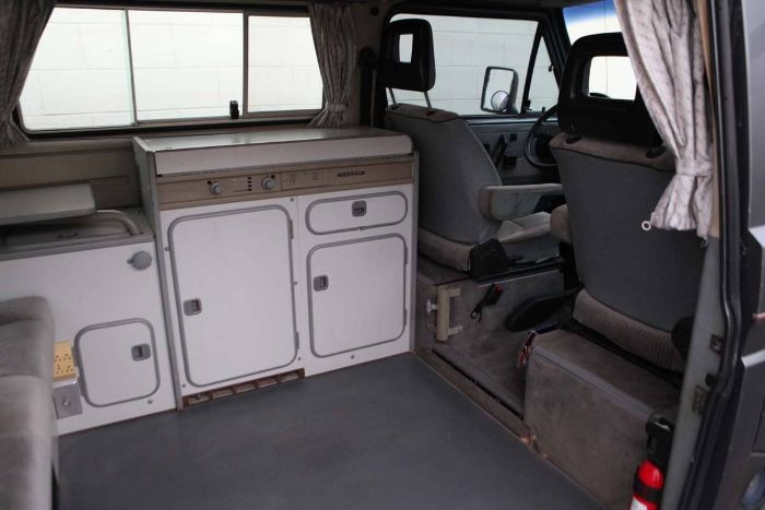 Volkswagen-Vanagon-1988-Gray-19