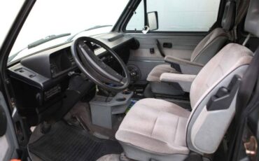Volkswagen-Vanagon-1988-Gray-21