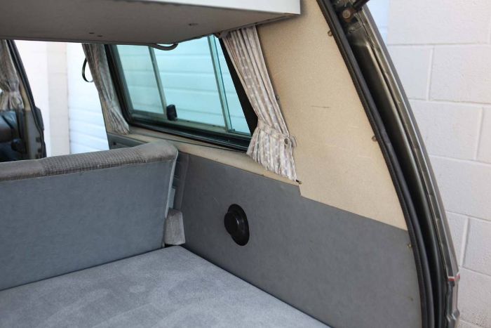 Volkswagen-Vanagon-1988-Gray-5