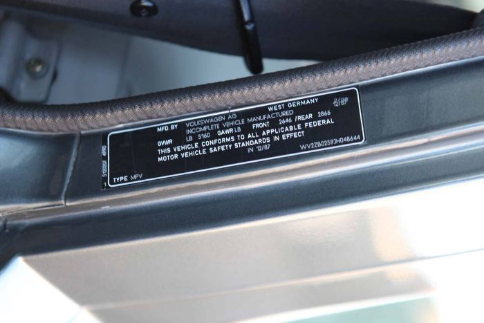 Volkswagen-Vanagon-1988-Gray-8