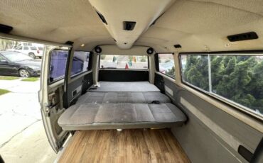Volkswagen-Vanagon-1988-White-3