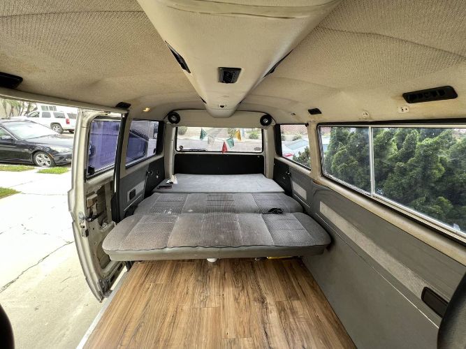 Volkswagen-Vanagon-1988-White-3