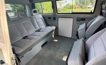 Volkswagen-Vanagon-1991-16