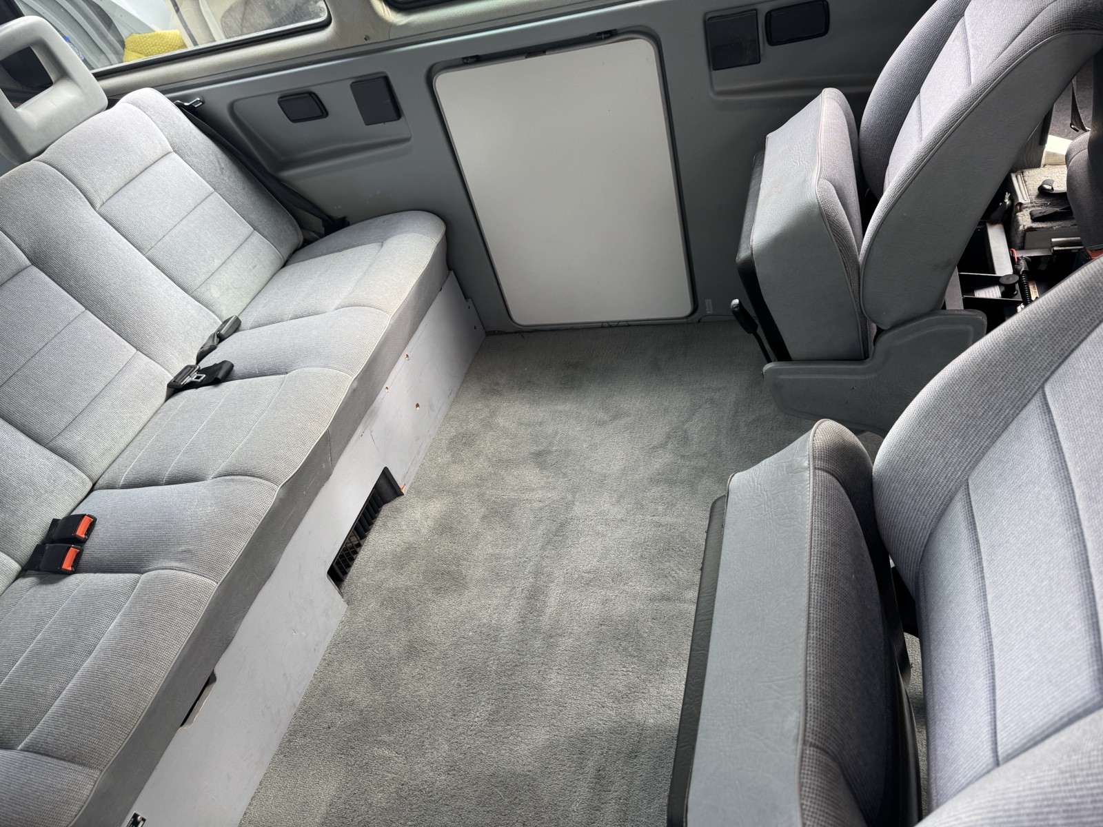 Volkswagen-Vanagon-1991-25