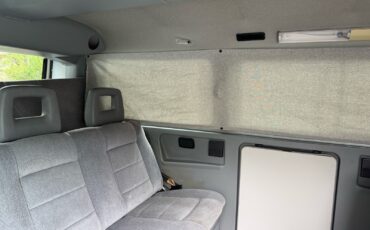 Volkswagen-Vanagon-1991-28