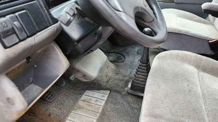 Volkswagen-Vanagon-1993-Red-6