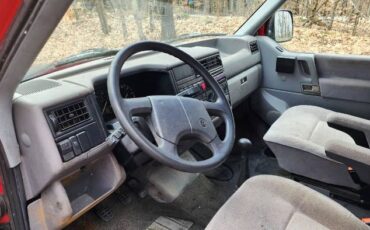 Volkswagen-Vanagon-1993-Red-8