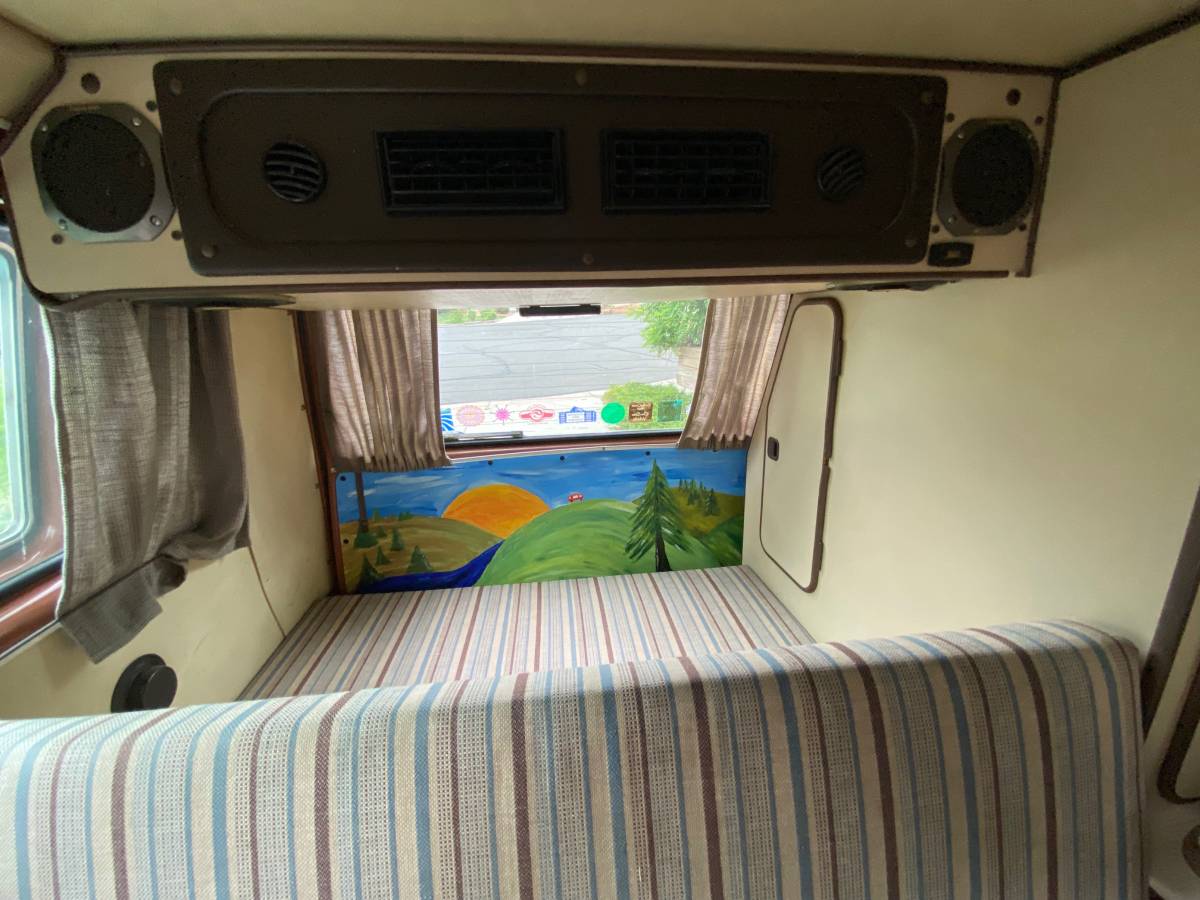 Volkswagen-Vanagon-westfalia-1984-brown-9