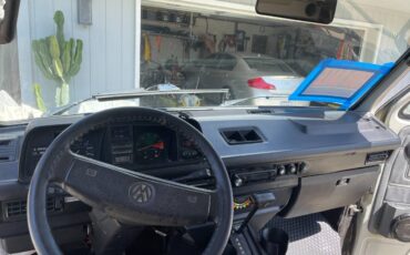 Volkswagen-Vanagon-westfalia-1990-white-11
