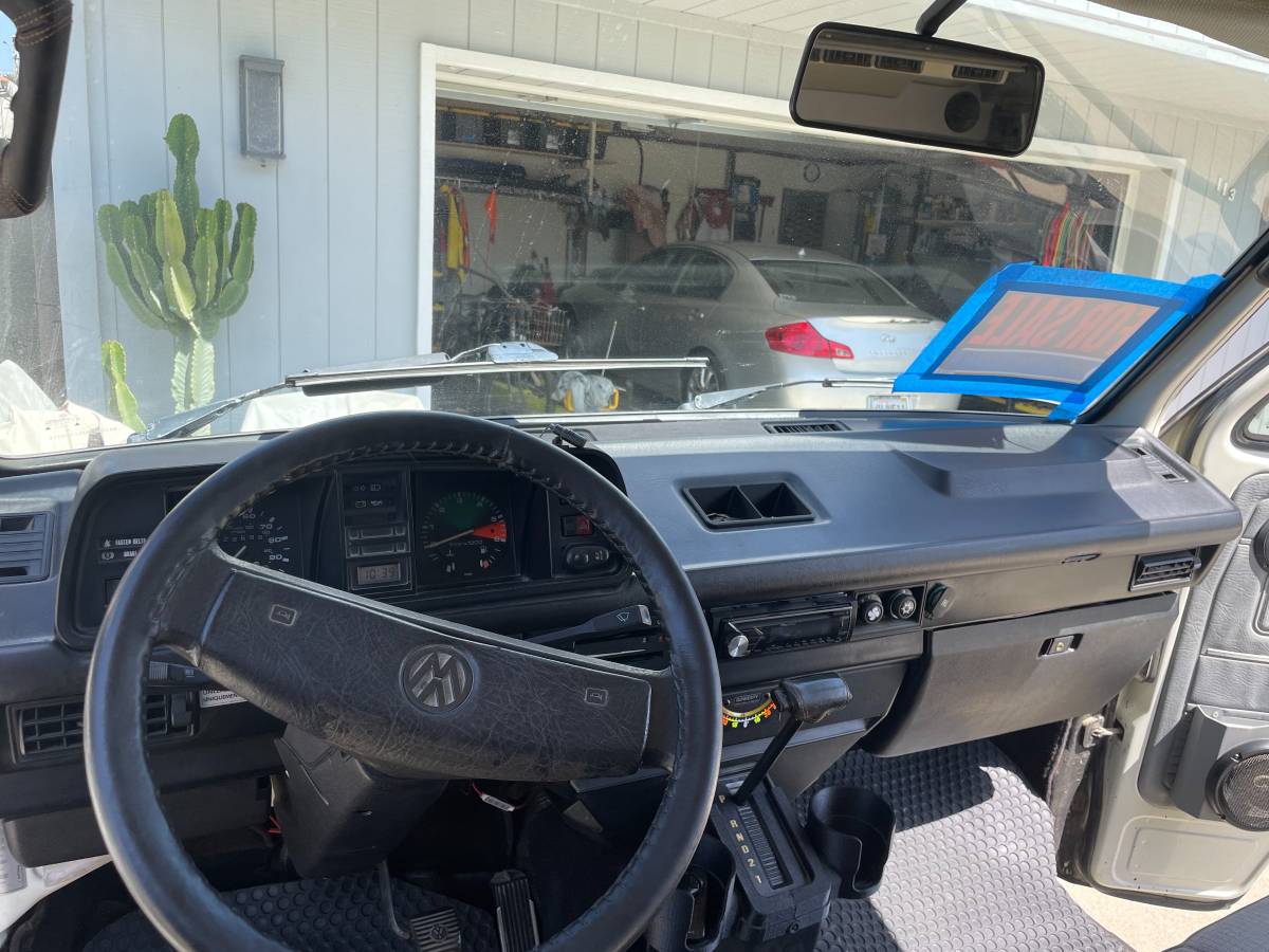Volkswagen-Vanagon-westfalia-1990-white-11