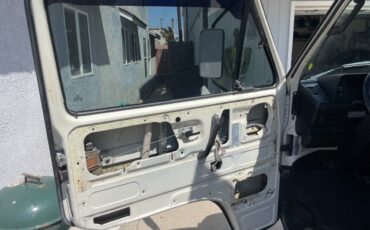 Volkswagen-Vanagon-westfalia-1990-white-14