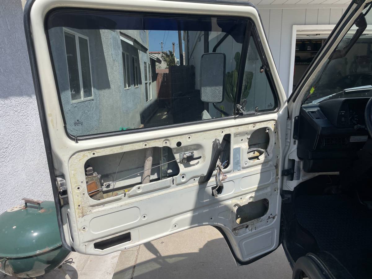 Volkswagen-Vanagon-westfalia-1990-white-14