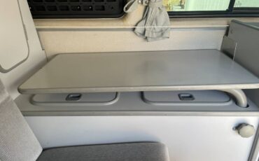 Volkswagen-Vanagon-westfalia-1990-white-16
