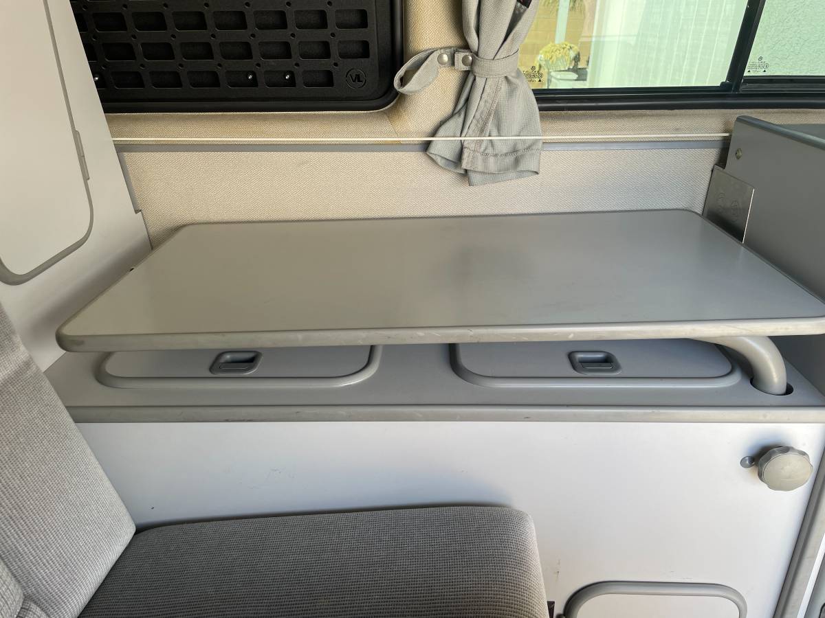 Volkswagen-Vanagon-westfalia-1990-white-16