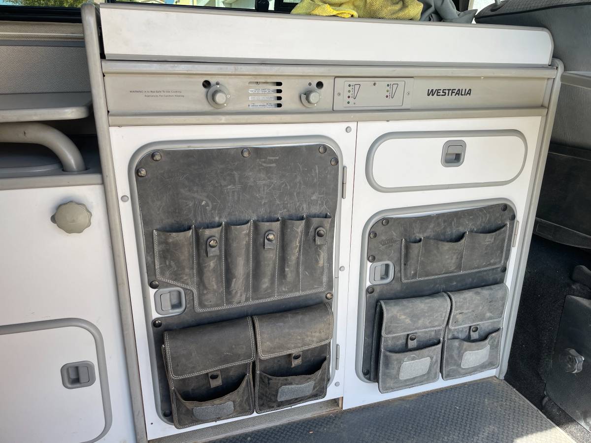 Volkswagen-Vanagon-westfalia-1990-white-17
