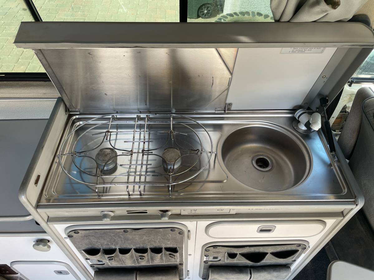 Volkswagen-Vanagon-westfalia-1990-white-18