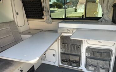 Volkswagen-Vanagon-westfalia-1990-white-19
