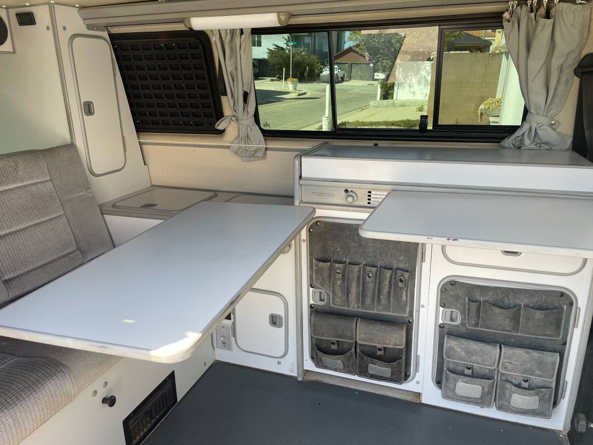 Volkswagen-Vanagon-westfalia-1990-white-19