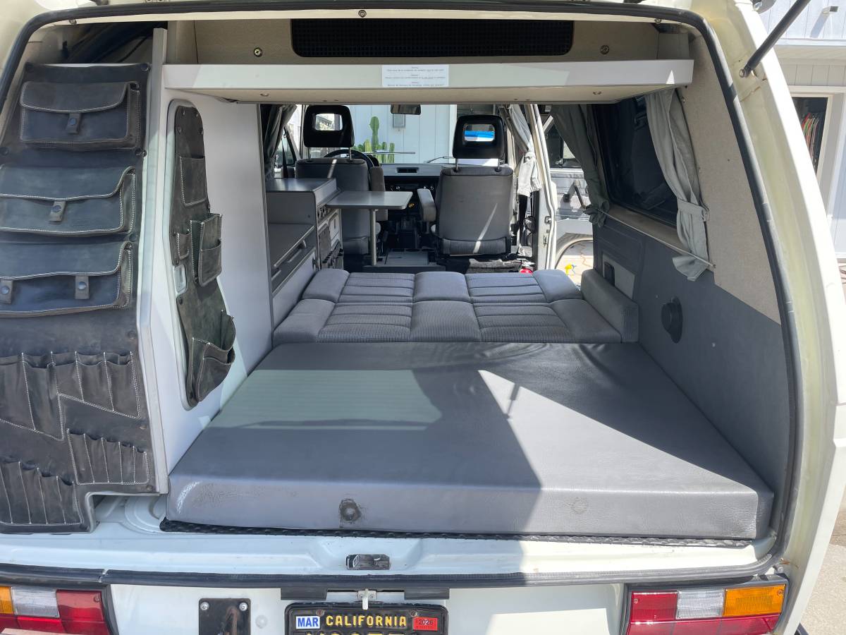 Volkswagen-Vanagon-westfalia-1990-white-20