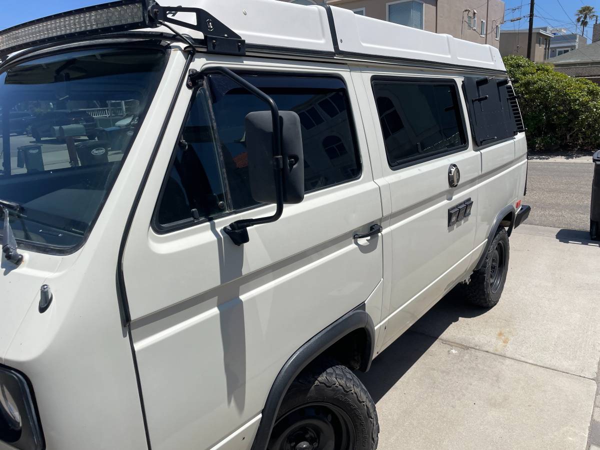 Volkswagen-Vanagon-westfalia-1990-white-4