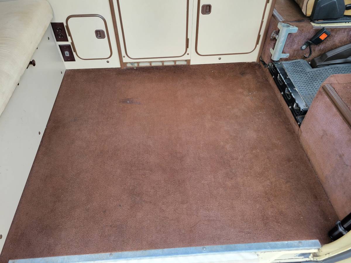 Volkswagen-Vanagon-westfalia-diesel-1982-12