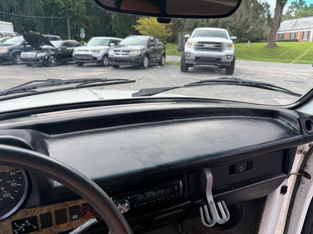 Volkswagen-Volkswagen-convertibl-1979-white-14