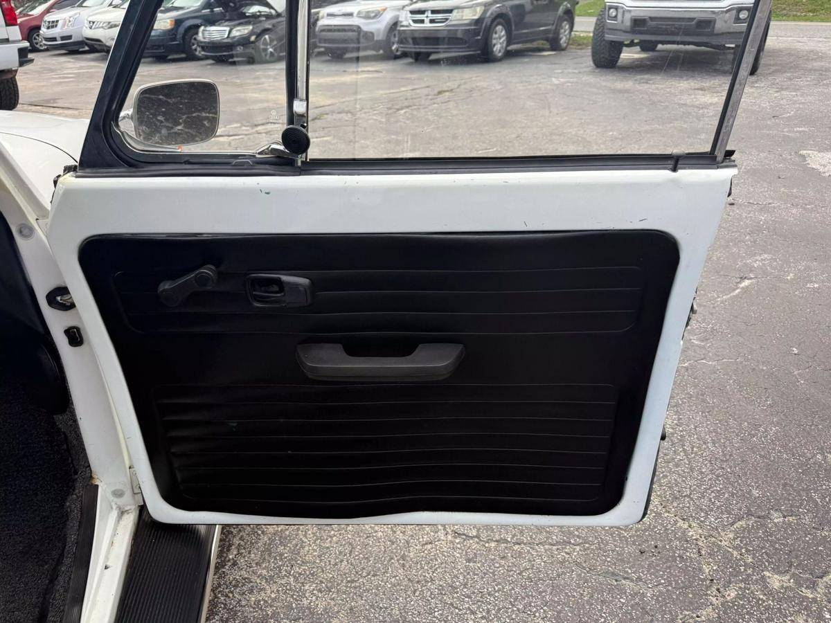 Volkswagen-Volkswagen-convertibl-1979-white-16