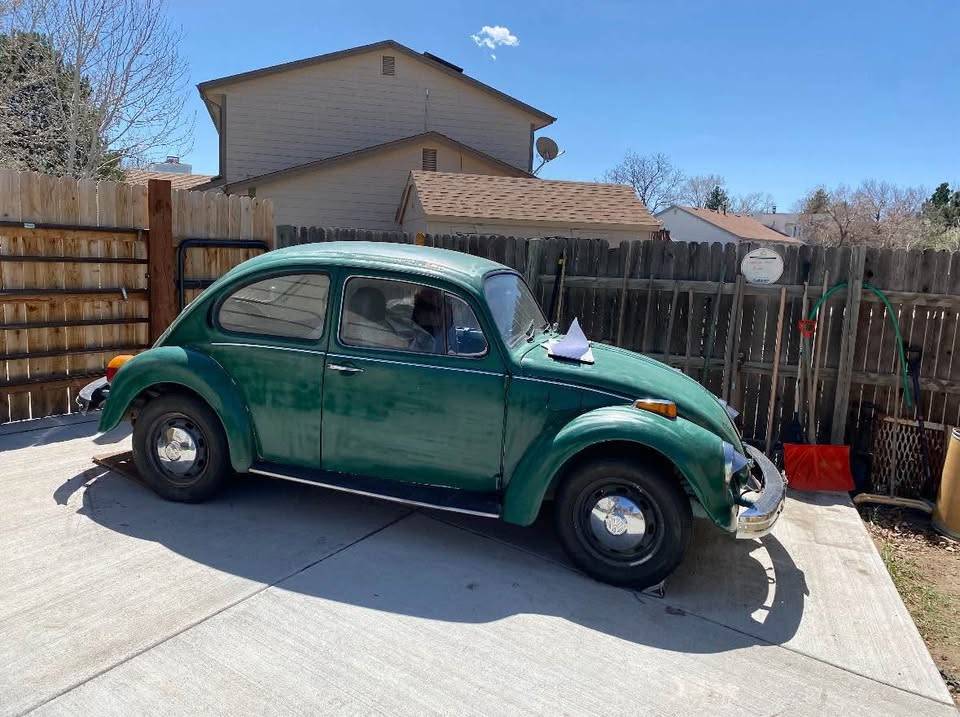 Volkswagen-Vw-bug-v-1974-green-1