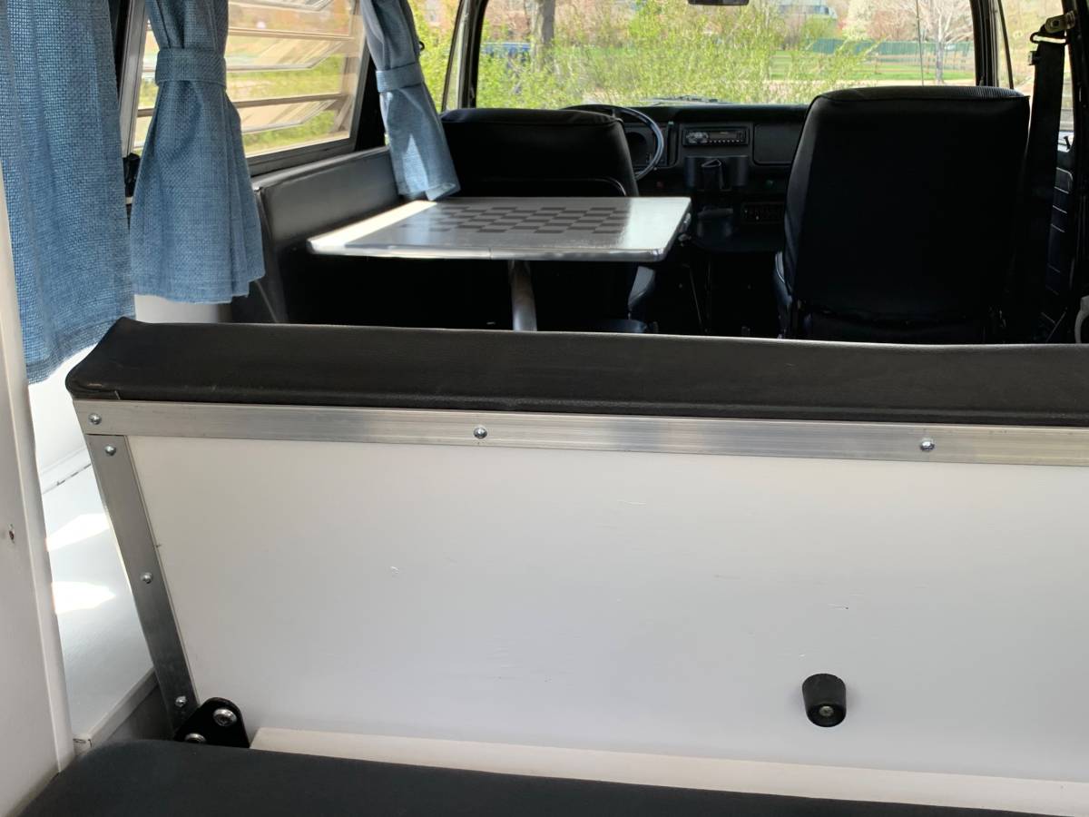 Volkswagen-Vw-camper-1977-13