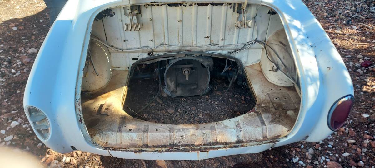 Volkswagen-Vw-karmann-ghia-1967-white-3