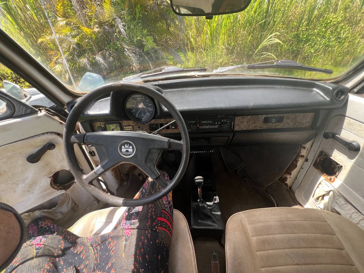 Volkswagen-Vw-super-beetle-1979-white-7