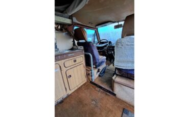 Volkswagen-Westfalia-camper-1981-Orange-Various-14