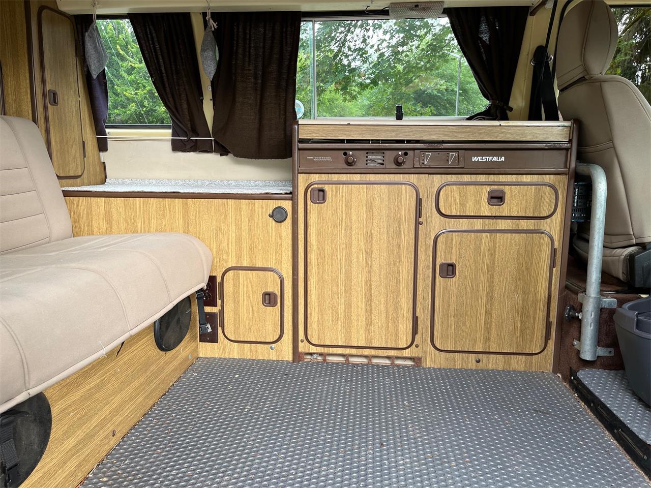 Volkswagen-Westfalia-camper-1981-Yellow-Brown-11