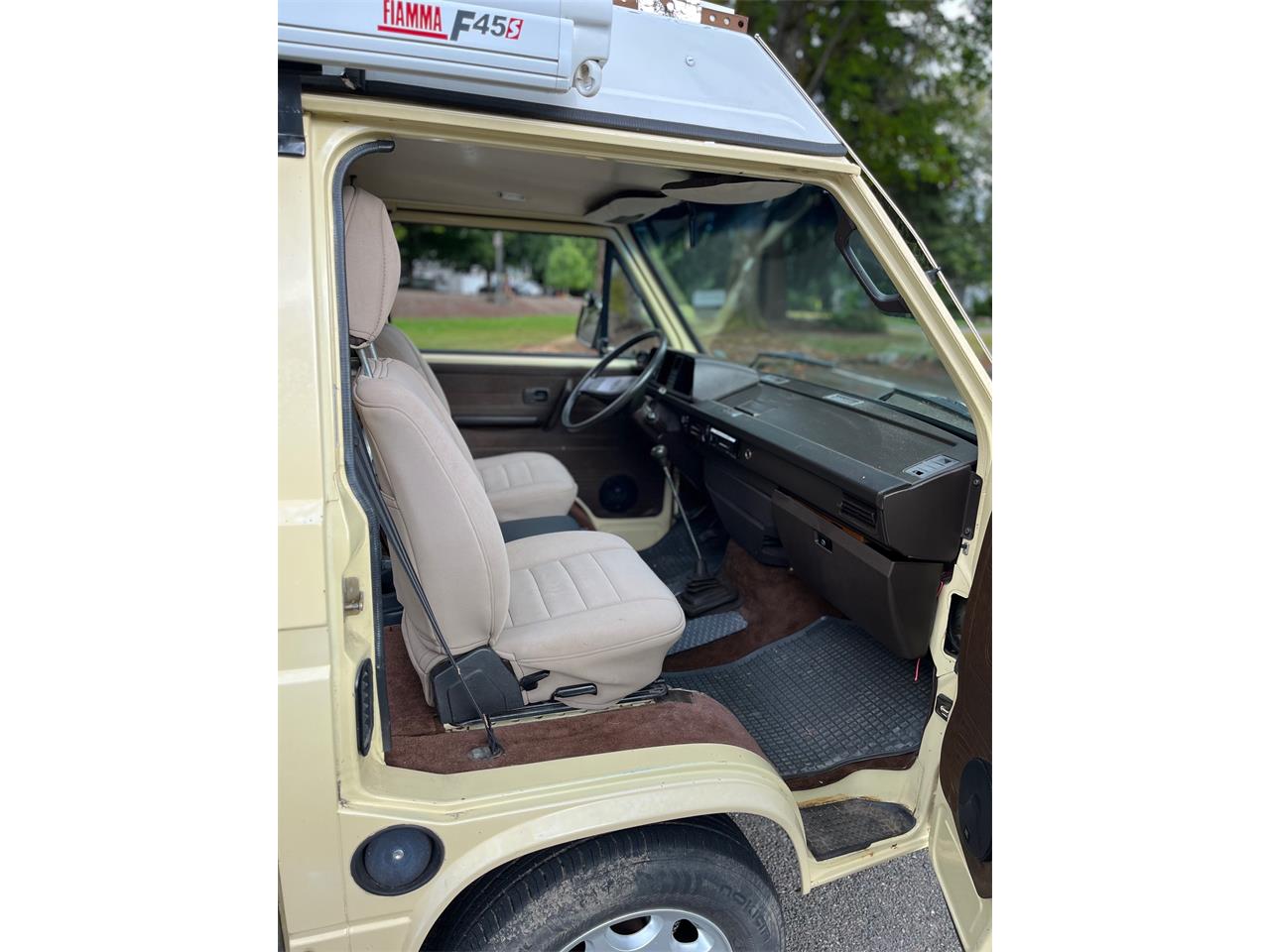 Volkswagen-Westfalia-camper-1981-Yellow-Brown-14